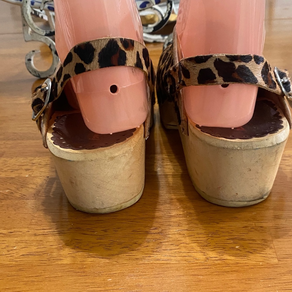 Hanna Andersson Leopard Print Clogs - image 4